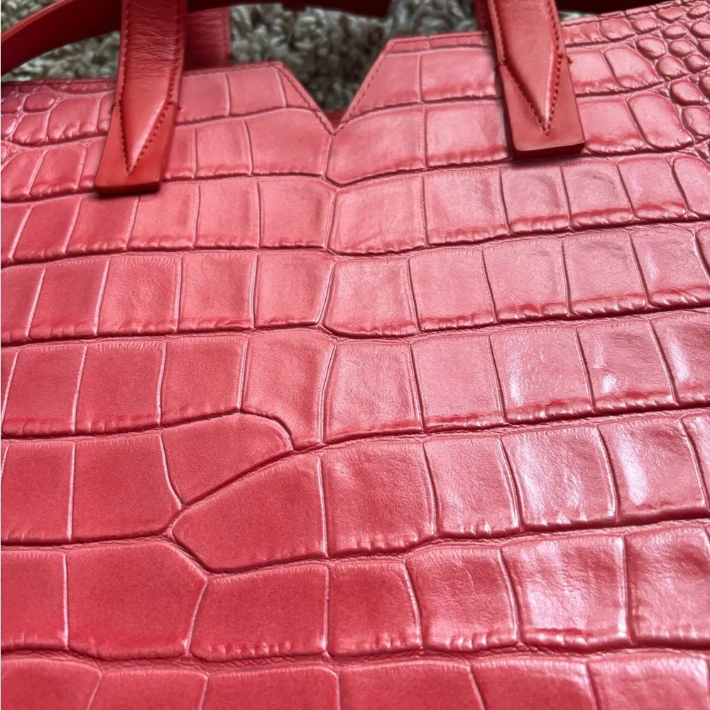 Nwot Vince. Baby Signature V Croc Embossed Leather Tote bag rusty red - Picture 9 of 12